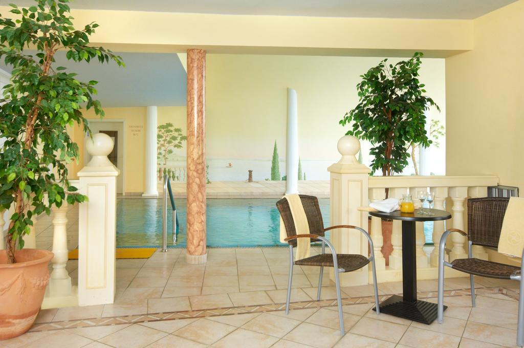 Kurhotel Kaiser Trajan Bad Gogging Bagian luar foto
