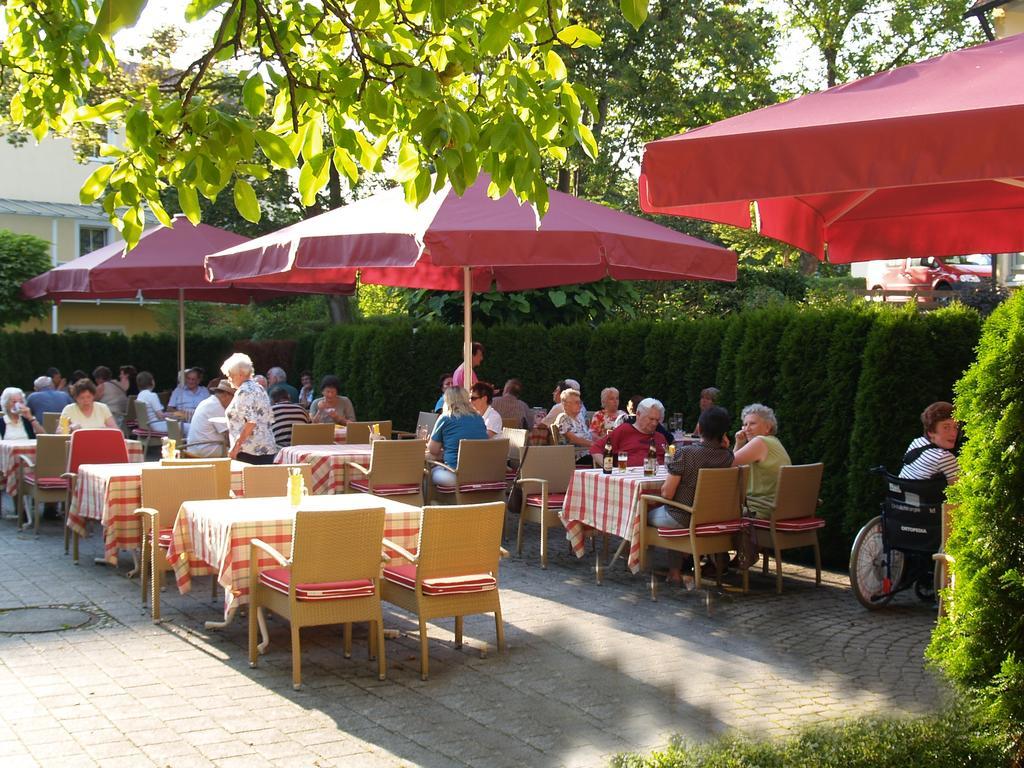 Kurhotel Kaiser Trajan Bad Gogging Bagian luar foto
