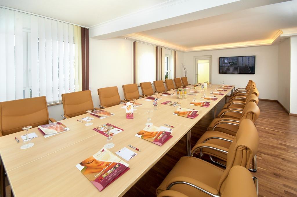 Kurhotel Kaiser Trajan Bad Gogging Bagian luar foto