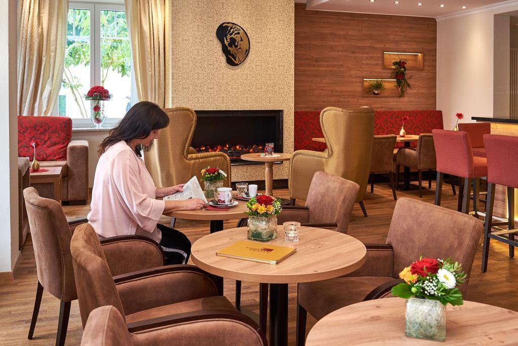 Kurhotel Kaiser Trajan Bad Gogging Bagian luar foto