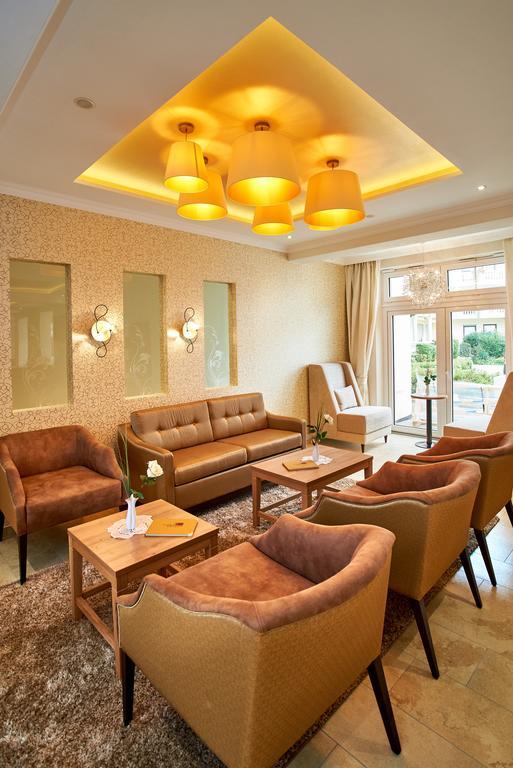 Kurhotel Kaiser Trajan Bad Gogging Bagian luar foto