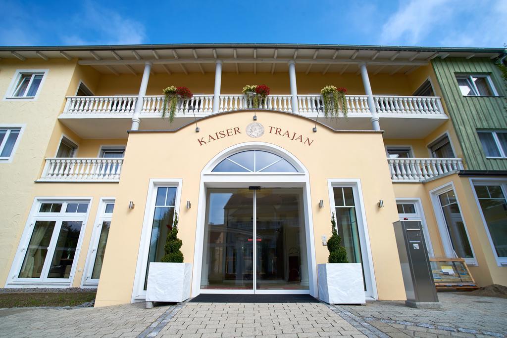 Kurhotel Kaiser Trajan Bad Gogging Bagian luar foto