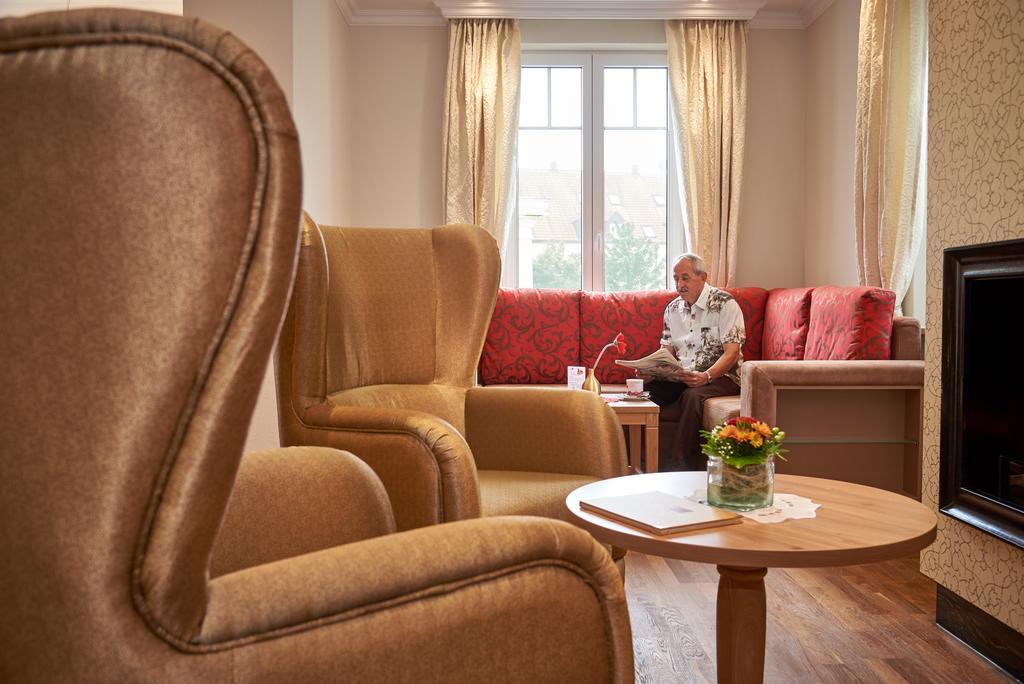 Kurhotel Kaiser Trajan Bad Gogging Bagian luar foto